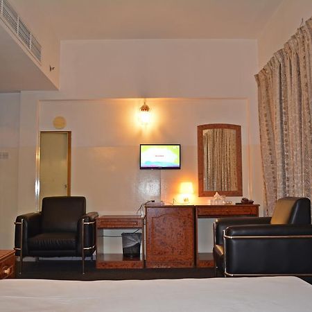 Queen'S Hotel Dubai Esterno foto