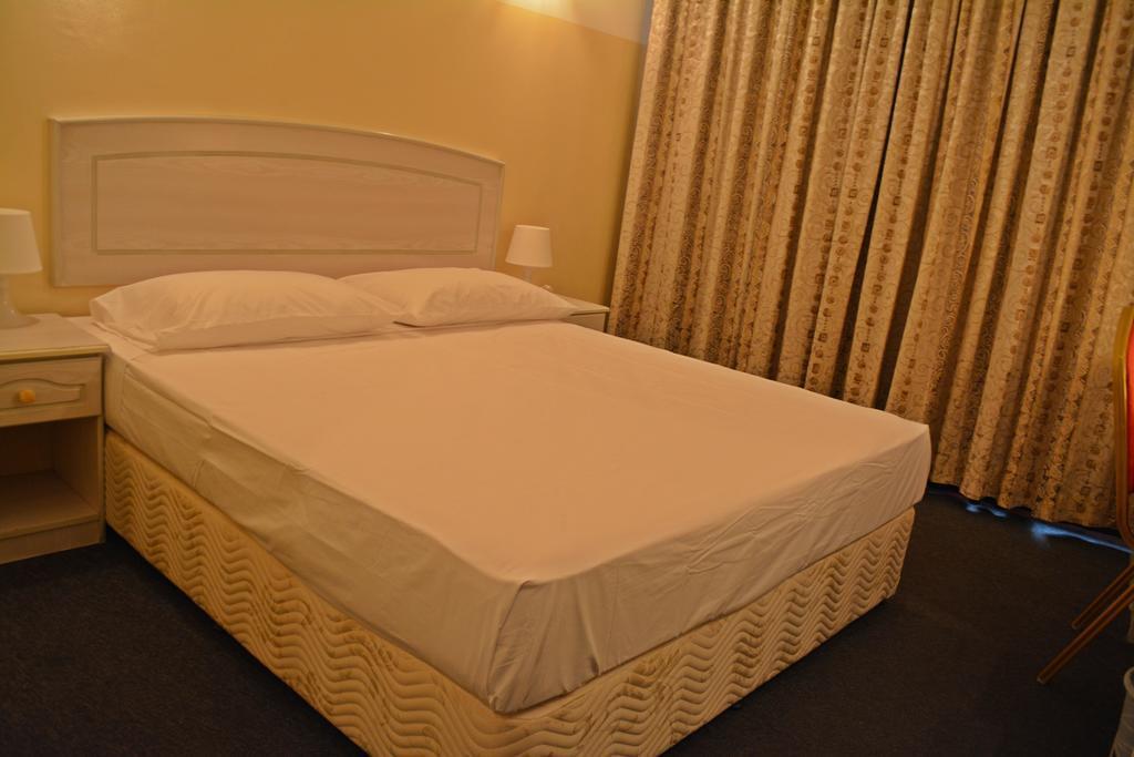 Queen'S Hotel Dubai Esterno foto